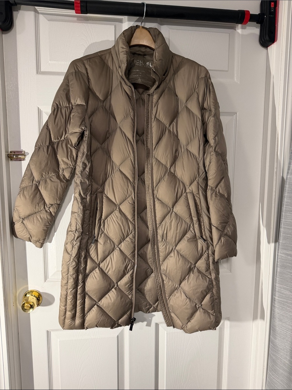 Lightweight Packable Down Fill. Michael Kors QUILTED Long Puffer Coat - Taupe
